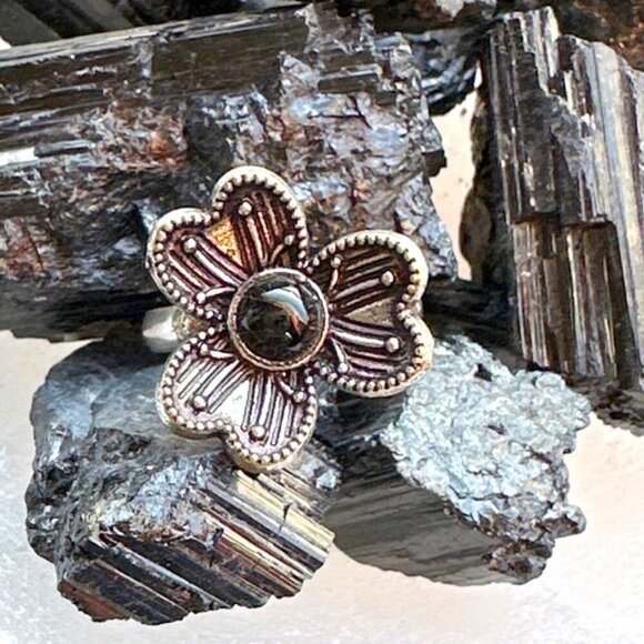 Goth black onyx silver flower statement ring - Picture 1 of 3